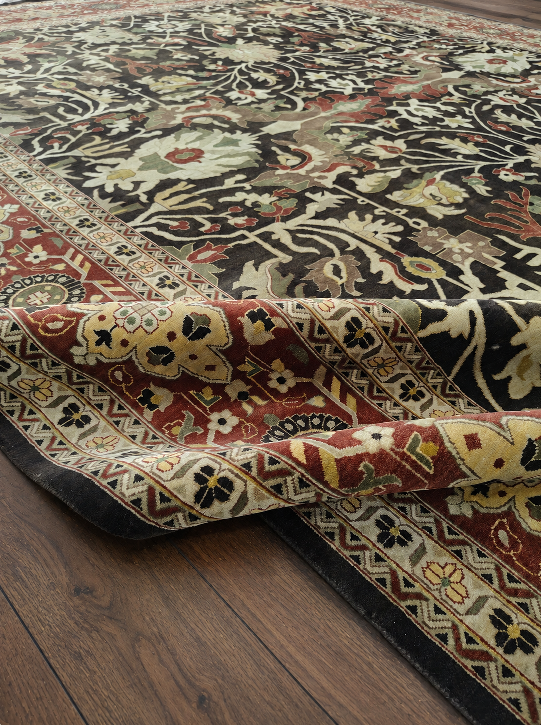 Sultanabad Carpet in Navy & Red