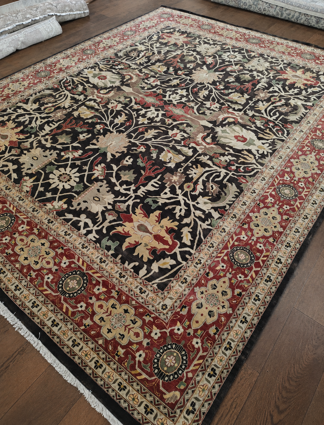 Sultanabad Carpet in Navy & Red